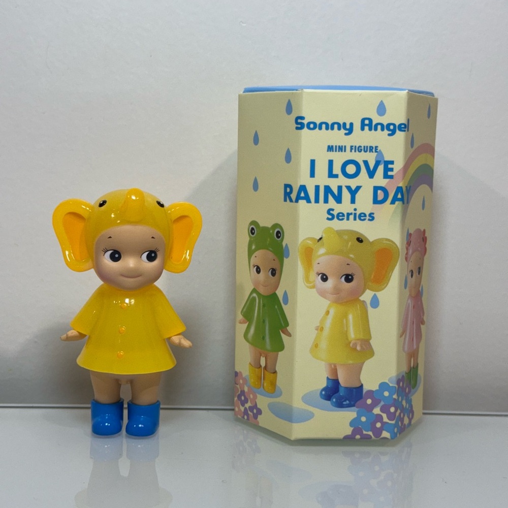 SONNY ANGEL I LOVE RAINY DAY SERIES- ELEPHANT